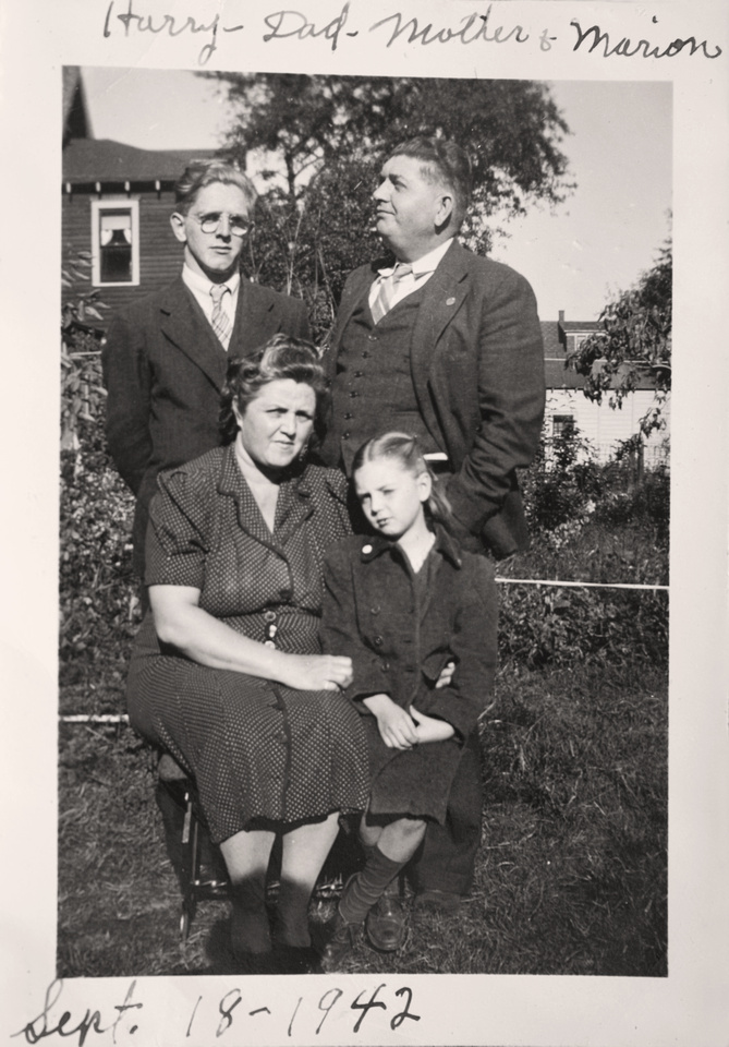 Michelle M. Murosky: The Murosky Collection &emdash; 1942 - Murosky Family Photo