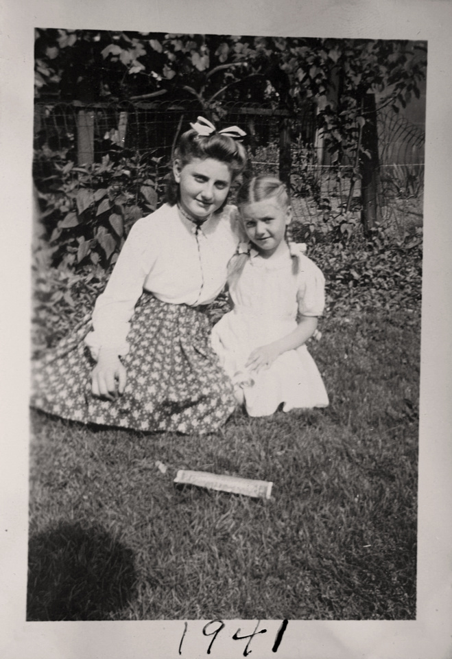 Michelle M. Murosky: The Murosky Collection &emdash; 1941 - Rita Ann & Marian Elaine Murosky