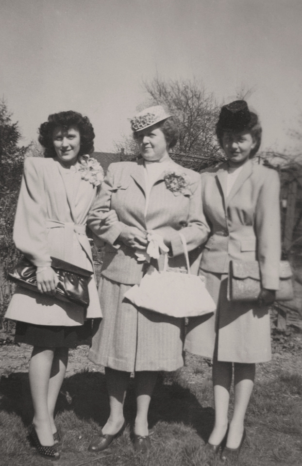 Michelle M. Murosky: The Murosky Collection &emdash; 1946 - Margaret, Helen & Rita